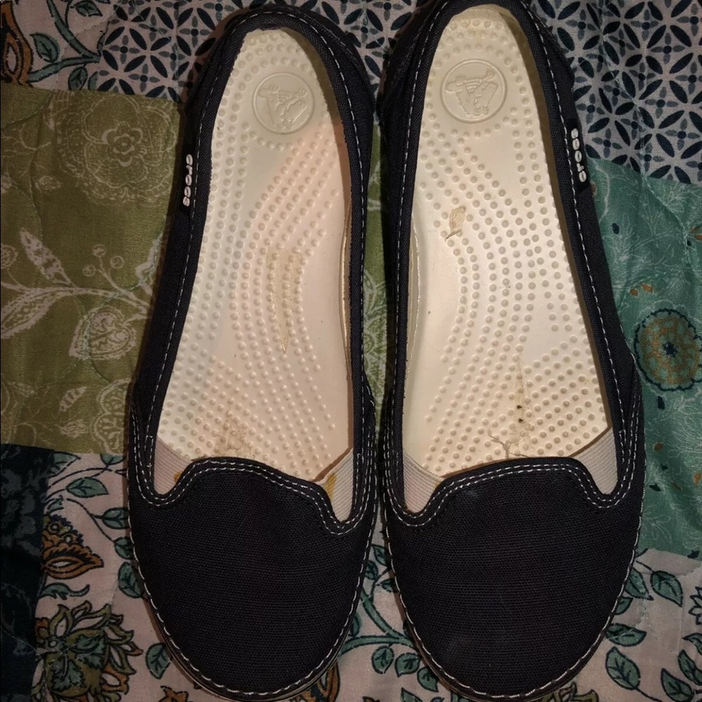 Woman’s crocs size 8